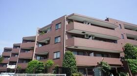 横浜市南区平楽のマンションの建物外観