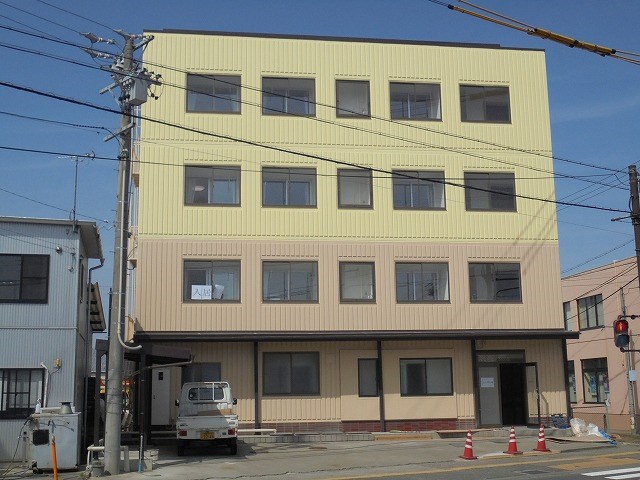 長野市大字小島のマンションの建物外観