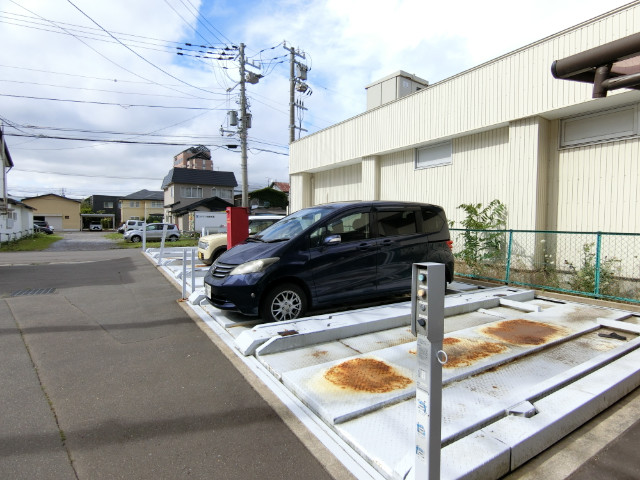 【函館市豊川町のマンションの駐車場】