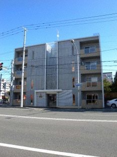 【札幌市北区北三十二条西のマンションの建物外観】