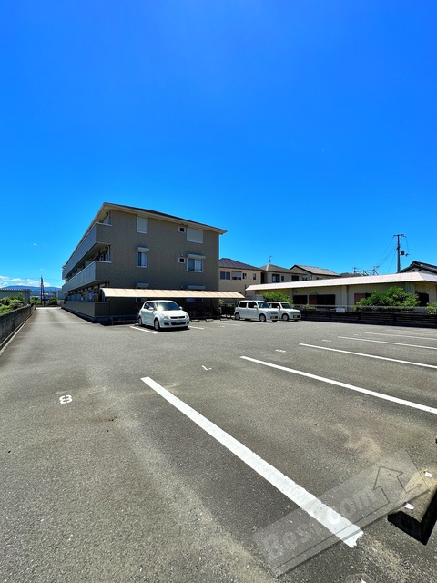 【紀の川市西井阪のアパートの駐車場】