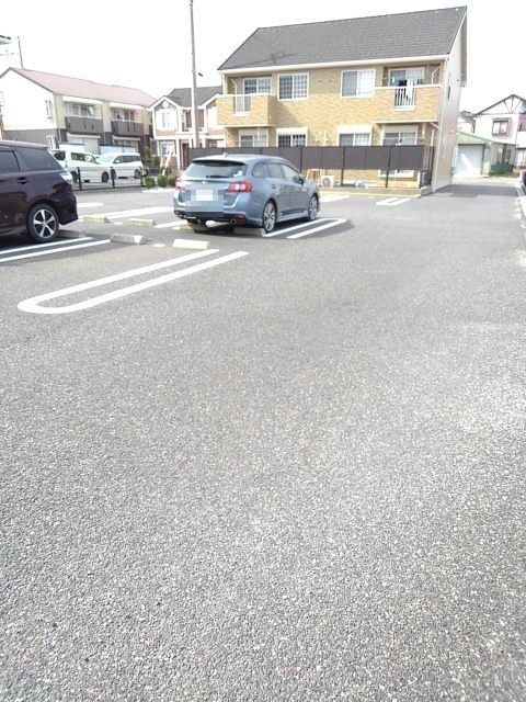 【四日市市楠町小倉のアパートの駐車場】