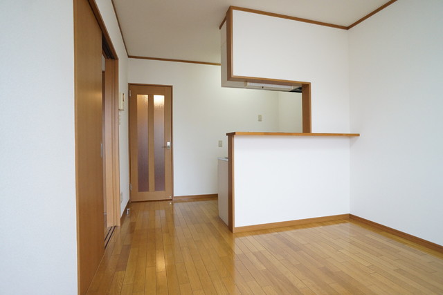 居室・リビング　広めのＤＫ９帖（エアコン完備）