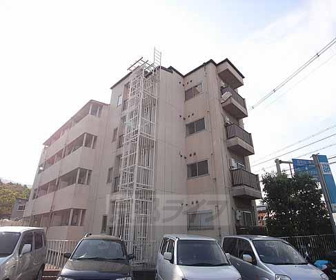 【京都市西京区大枝塚原町のマンションの建物外観】