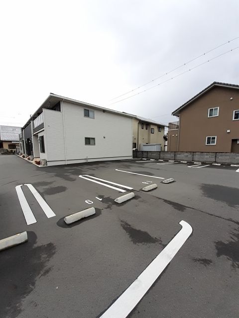 【西予市宇和町上松葉のアパートの駐車場】