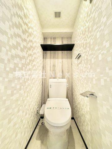 トイレ　落ち着いた色調のトイレです