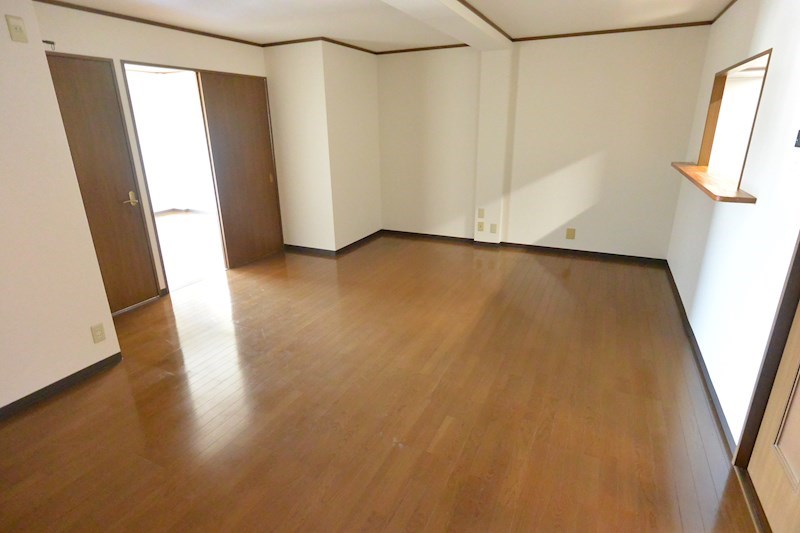 居室・リビング　フローリング仕上げ