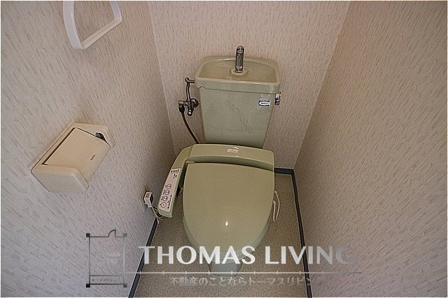 トイレ　嬉しいウォシュレット付きですよ。