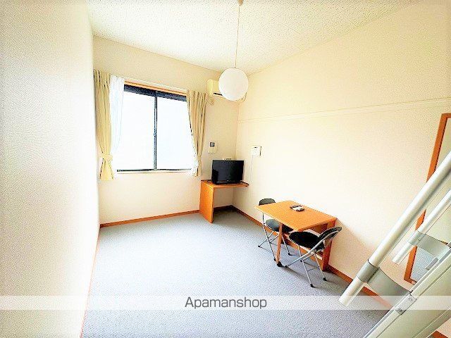 レオパレスセドル ブランシュIIの居間写真