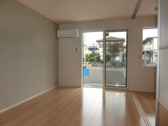 居室・リビング　開放的なリビングです