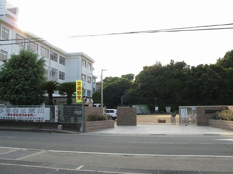 小学校　荒川小学校（小学校）まで1215m