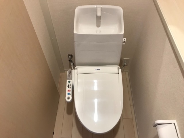 トイレ　温水洗浄暖房便座