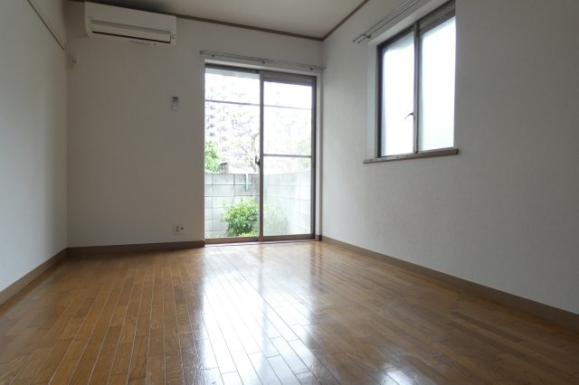 その他部屋・スペース　2面採光で明るく風通しも良いです。