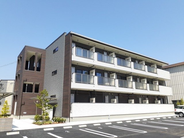 建物外観　落ち着いた雰囲気の外観です