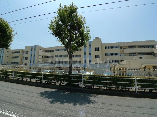小学校　流山市立流山北小学校（小学校）まで620m
