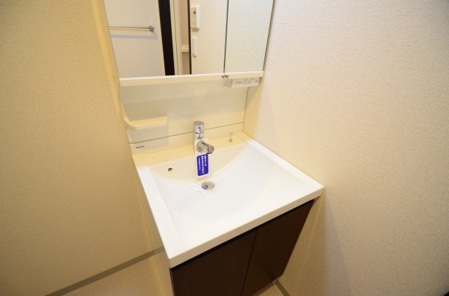 洗面設備　スペースが確保できる洗面所です