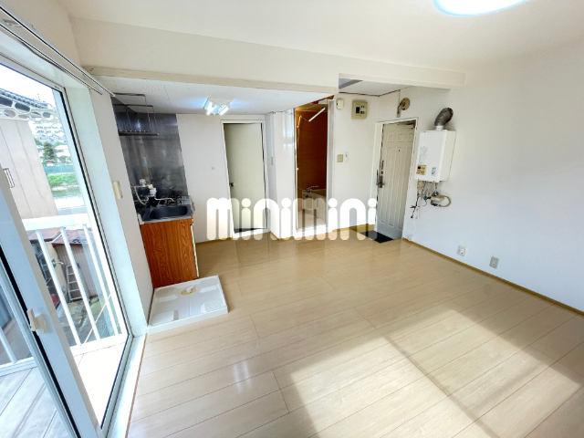 居室・リビング　洋室８帖フローリングです。