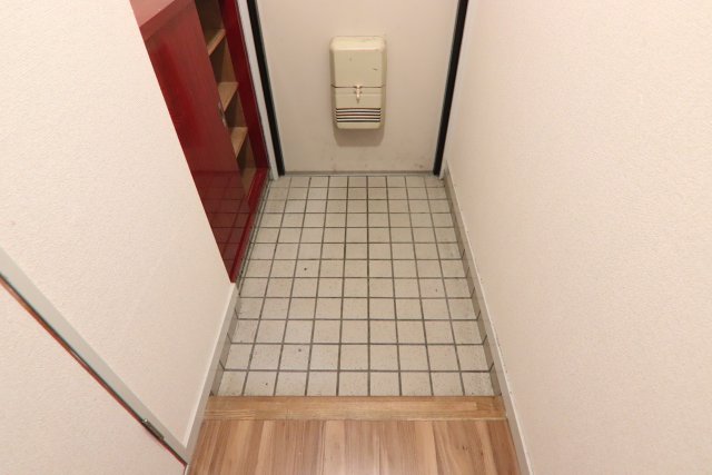 玄関　※別室の参考写真の為、現況優先です。