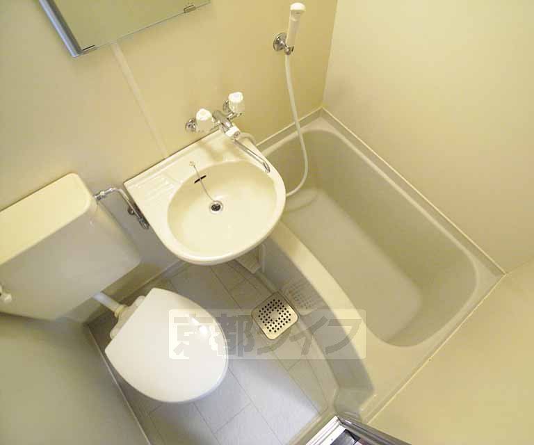 バス・シャワールーム　掃除が簡単なユニットバスです。。