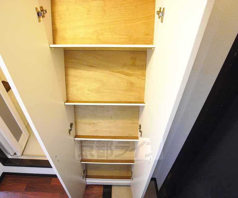 収納　縦型のシューズボックスです。