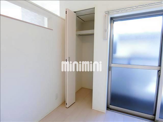 収納　服や荷物をすっきり収納できるクローゼットです。