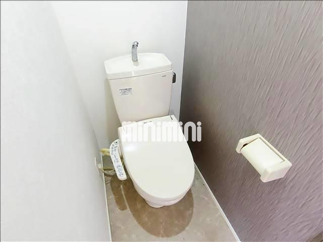 トイレ　温水洗浄機能付きのトイレです。