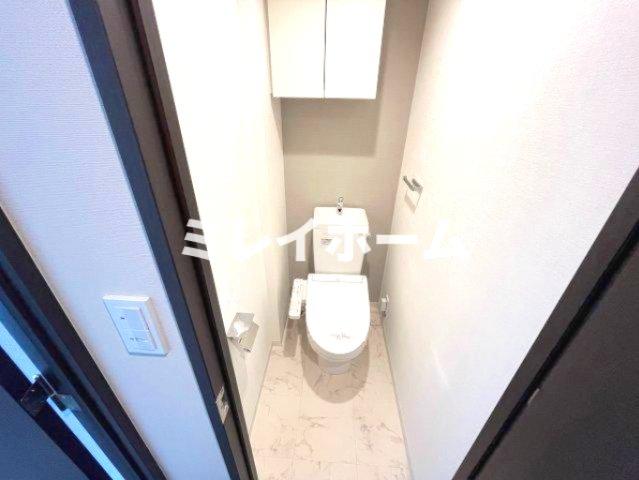 トイレ　同建物内別のお部屋の参考写真になります。