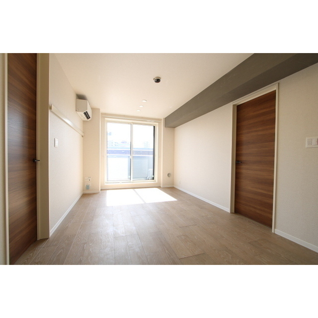 居室・リビング　約１３．３帖の広めリビング