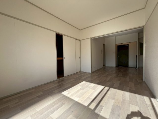 居室・リビング　※同建物の類似写真となります。