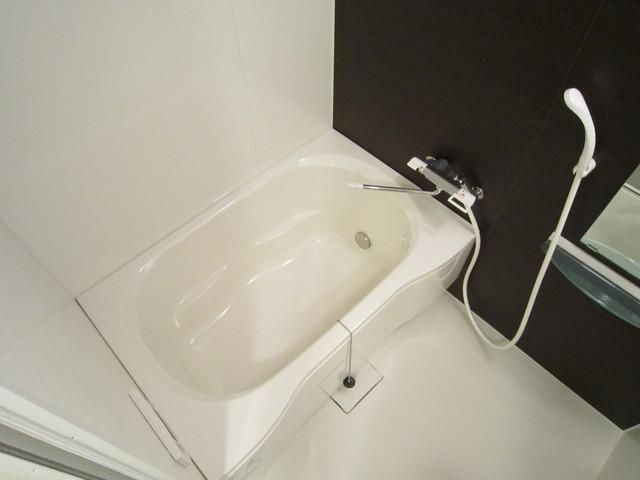 バス・シャワールーム　浴室乾燥機完備で雨の日のお洗濯も安心です