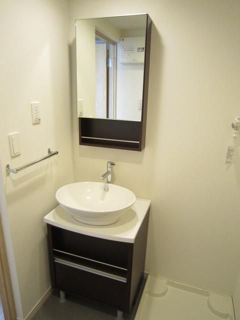 洗面設備　おしゃれな洗面台完備