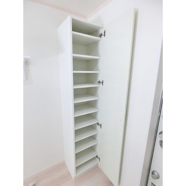 玄関　大型シューズボックス付き