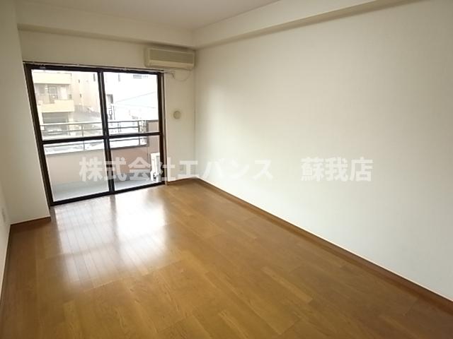 居室・リビング　2面採光となります。