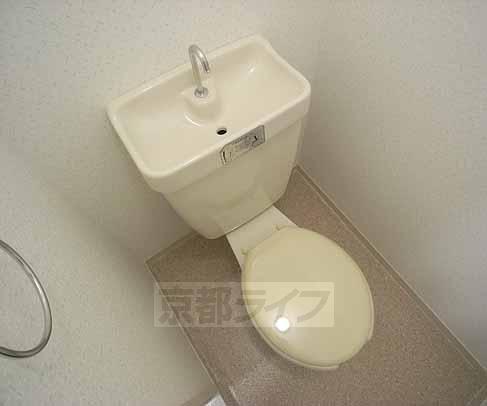 トイレ　シンプルな洋式トイレです