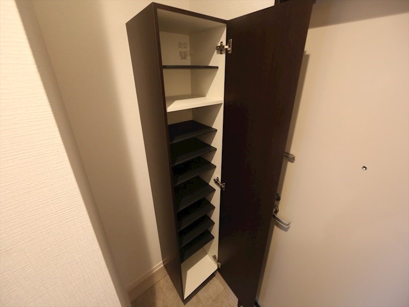 玄関　玄関　シューズボックス付（収納スペース充実しています）
