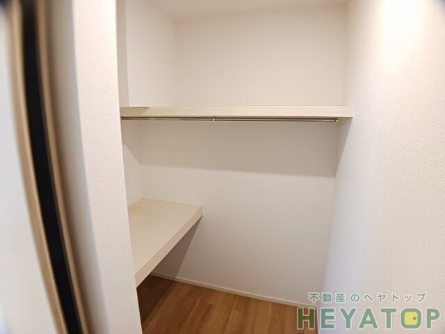 収納　収納力たっぷりのウォークインクローゼット