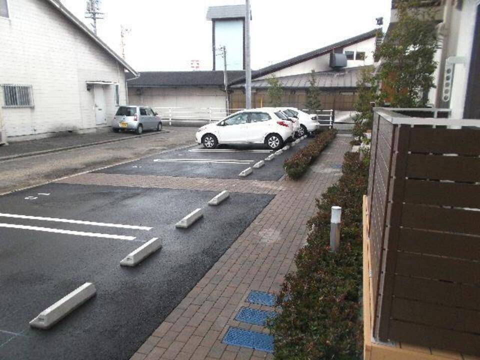 駐車場　駐車場