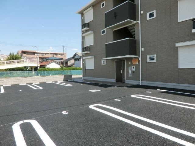 駐車場　敷地内駐車場。