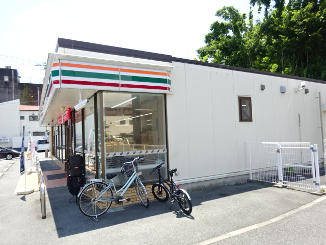 コンビニ　セブンイレブン（コンビニ）まで254m