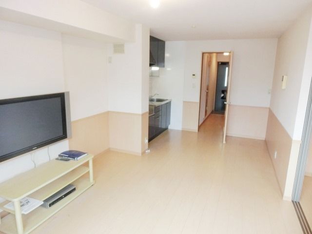 居室・リビング　明るくきれいなリビング　※テレビは設置されておりません