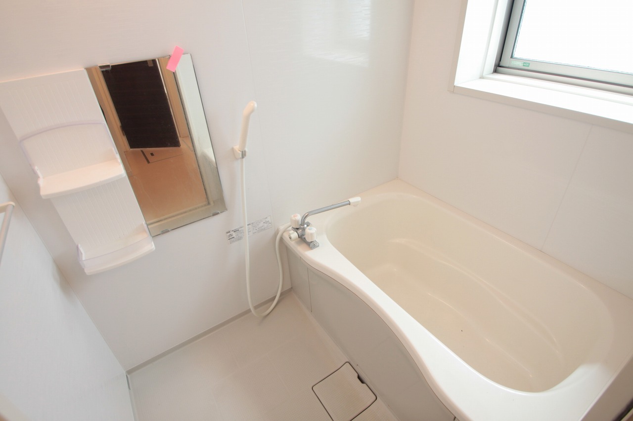 バス・シャワールーム　☆広い浴槽　換気もバッチリ☆