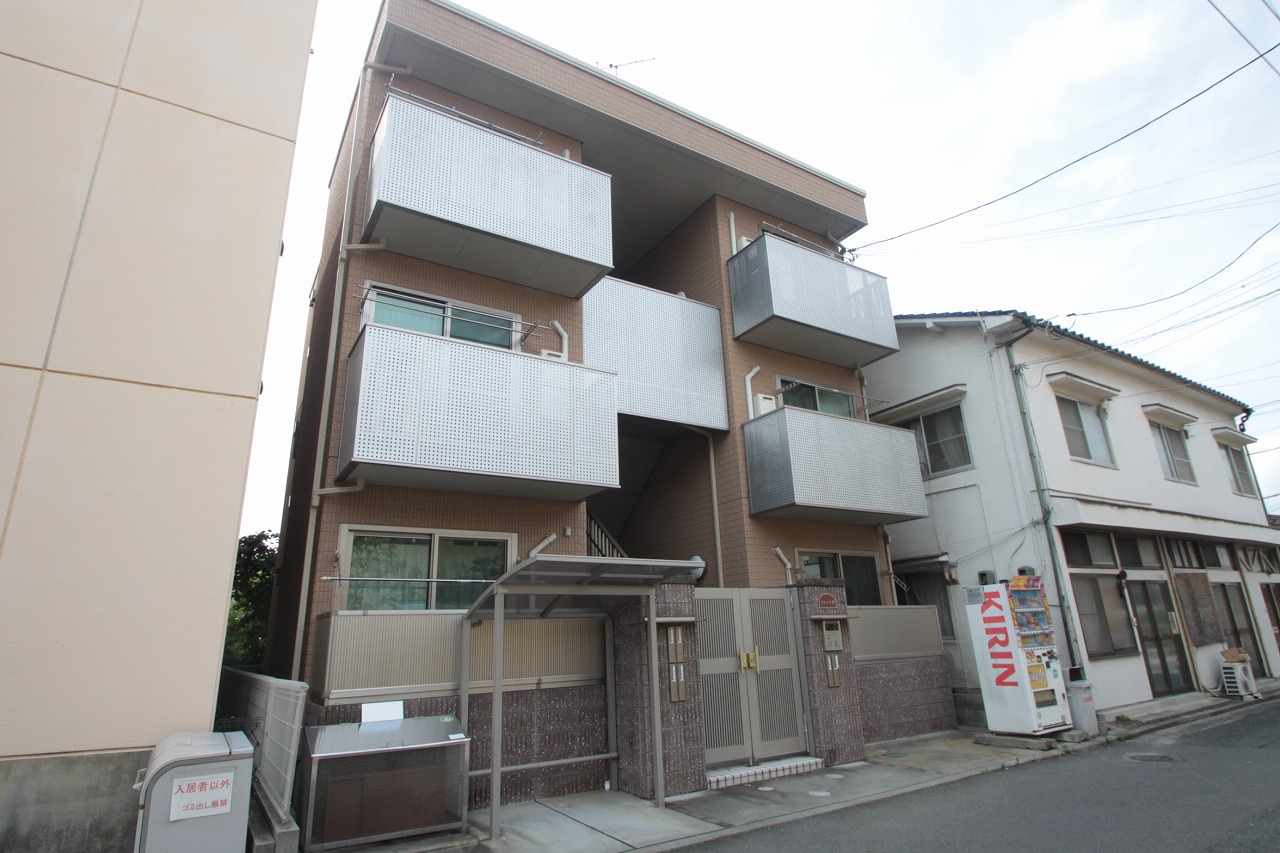 建物外観　☆人気の築浅物件！外観もオシャレです♪