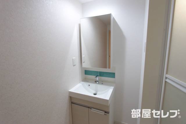 洗面設備　毎朝の支度も楽々