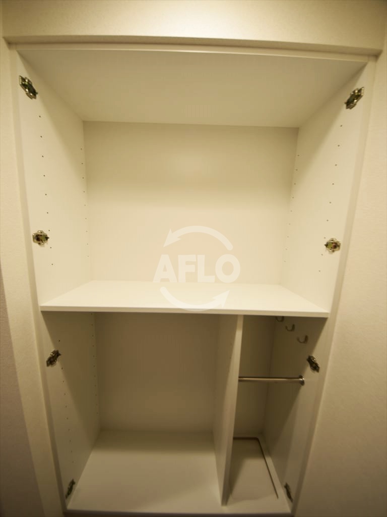 収納　プレサンス北浜オリジン　物入れ