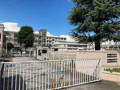 小学校　手柄小学校（小学校）まで2088m