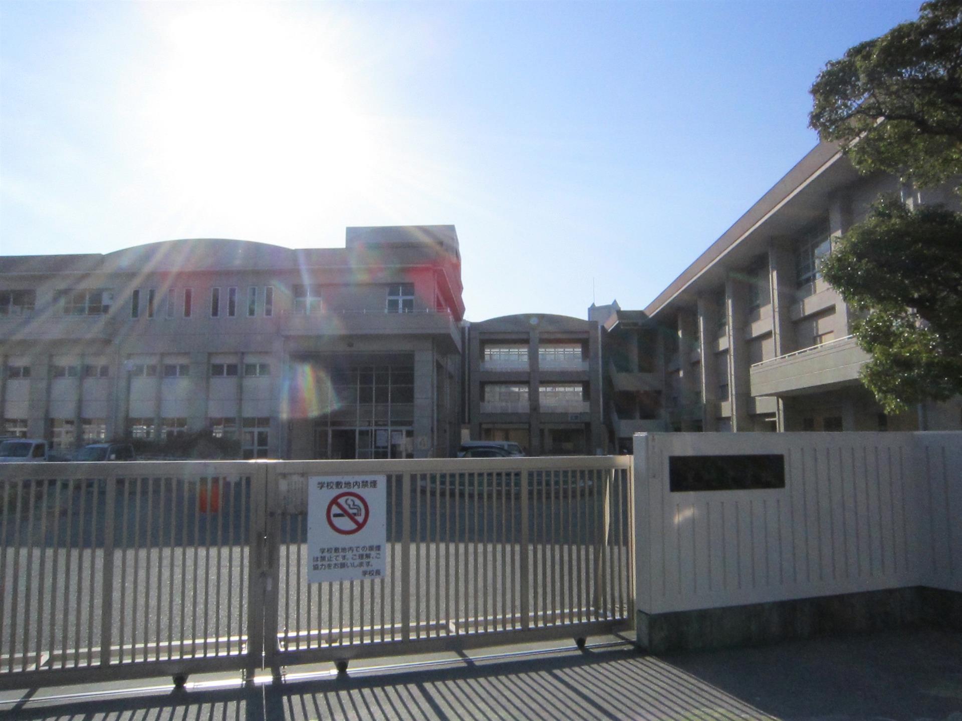 中学校　黒崎中学校（中学校）まで254m