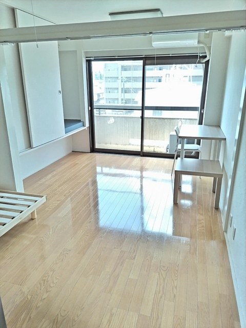 居室・リビング　★洋室９帖、フローリングのお部屋です★