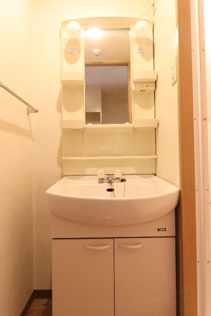 洗面設備　※別号室の参考写真です