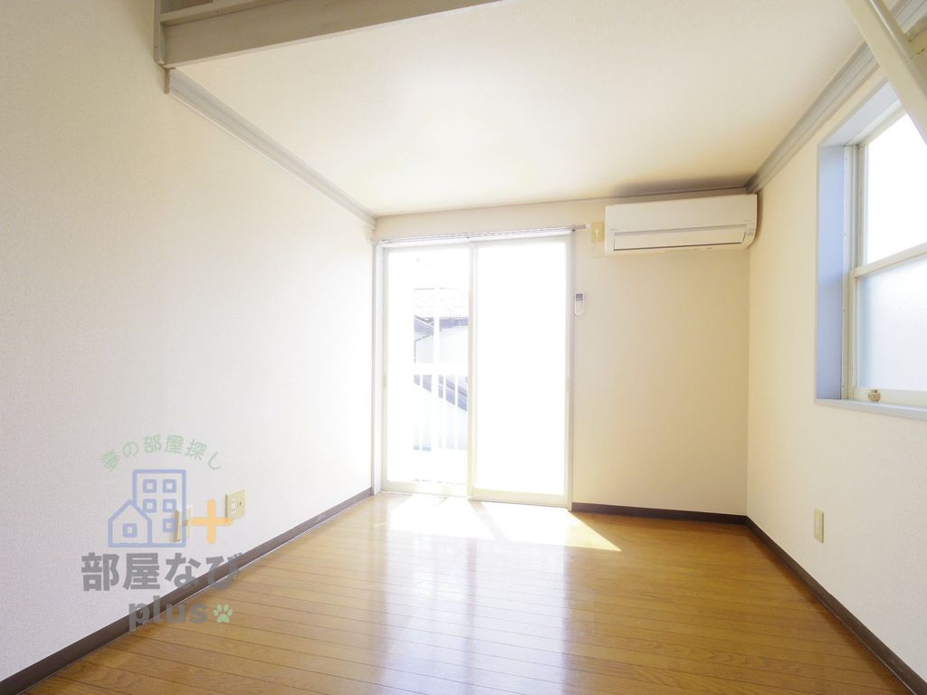 居室・リビング　※他号室写真です