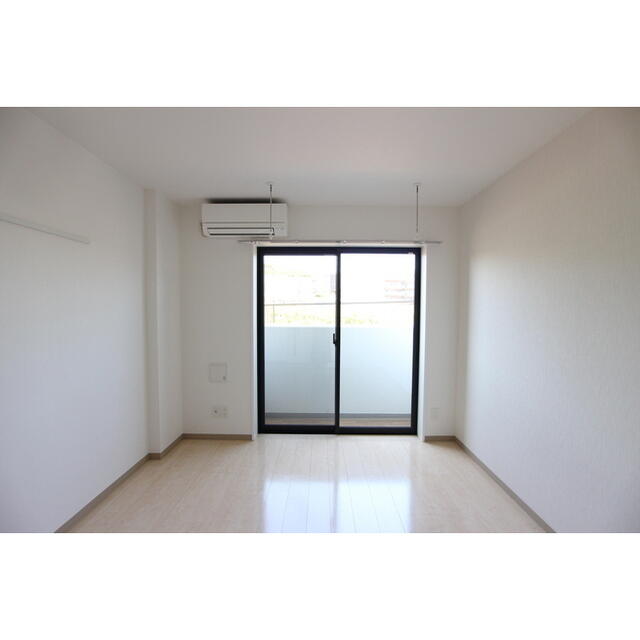 居室・リビング　※写真は別部屋。現況優先。